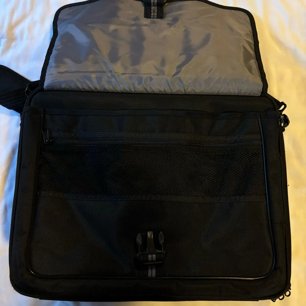 Targus Laptop Carrying Case Handles Adjustable Removable Shoulder Strap